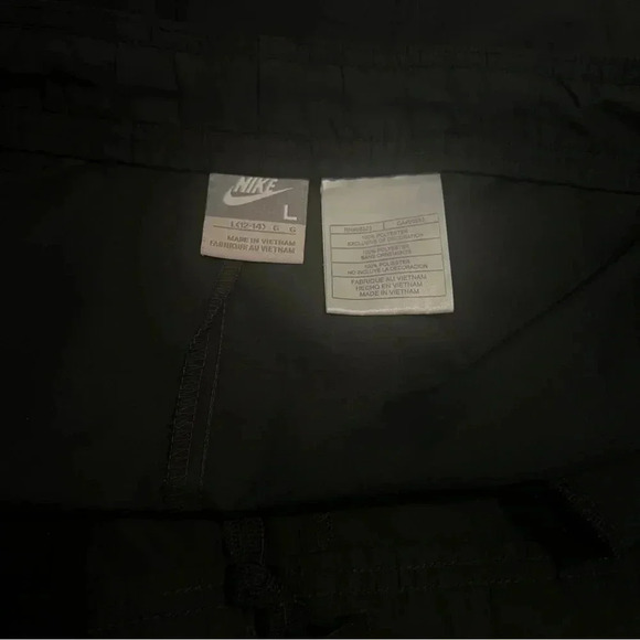 Nike Shorts Woman’s drawstring with pockets size L (12-14) 100% Polyester - Picture 3 of 3